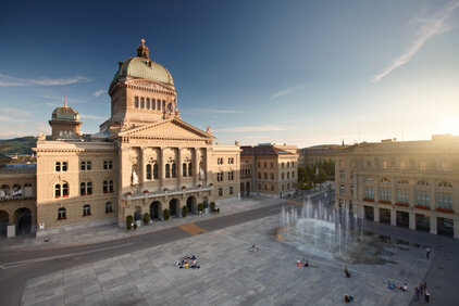 Bundeshaus und Bundesplatz aus der Luft fotografiert. 